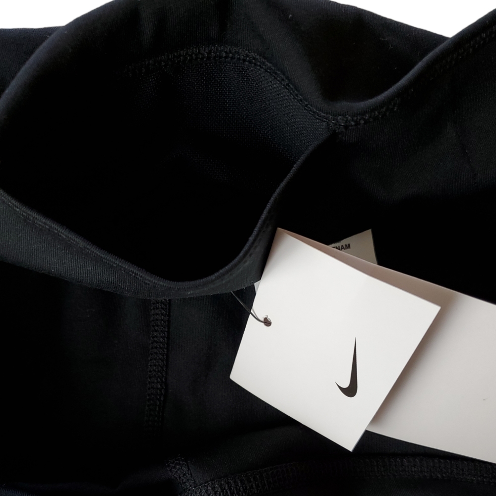 Nike plus Womens midrise Black bike shorts new - Picture 5 of 5